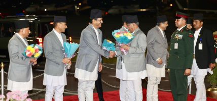 युएई भ्रमण सकेर स्वदेश फर्किए प्रधानमन्त्री प्रचण्ड