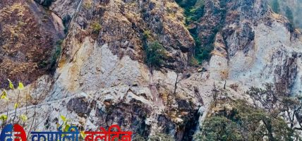 चट्टान फोडेर हुम्लामा बन्दै गरेकाे कर्णाली करिडोर