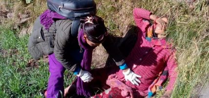 बाजुराकी पानसरा रोकायाले बाटोमै जन्माइन बच्चा