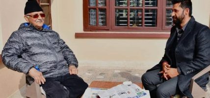 एमाले अध्यक्ष ओली र रास्पपा सभापति रवि लामिछानेबीच भेटवार्ता