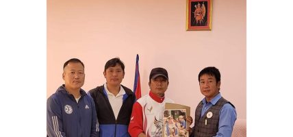 हर्कको कार्यकक्षमा राष्ट्रपति र प्रधानमन्त्रीको तस्बिर राख्न दलका कार्यकर्ता पुगेपछि…