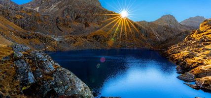 गोसाइँकुण्डमा बिहानैदेखि भक्तजनको घुइँचो