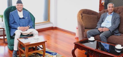 प्रधानमन्त्री ओली र कांग्रेसका सभापति देउवाबीच भेटवार्ता